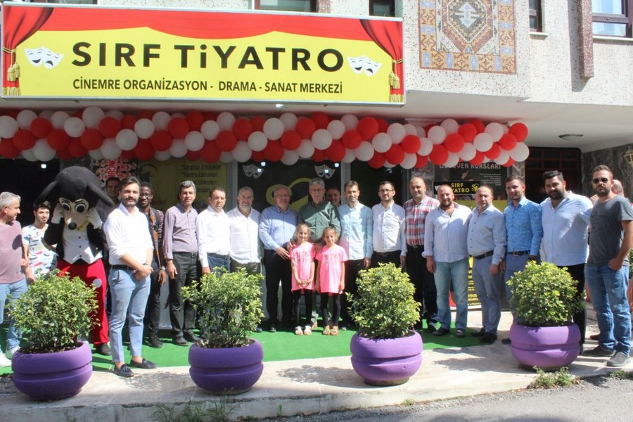 Sırf Tiyatro İkinci Şubesini Değirmendere’de açtı