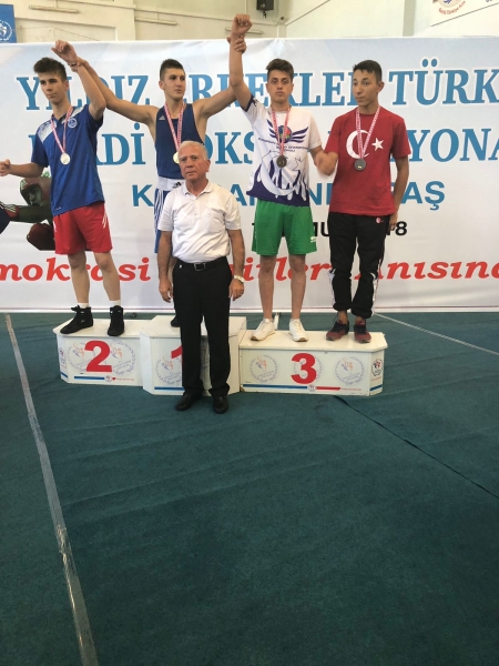 Kağıtsporlu Boksörler Maraş’tan 2 madalya ile döndü