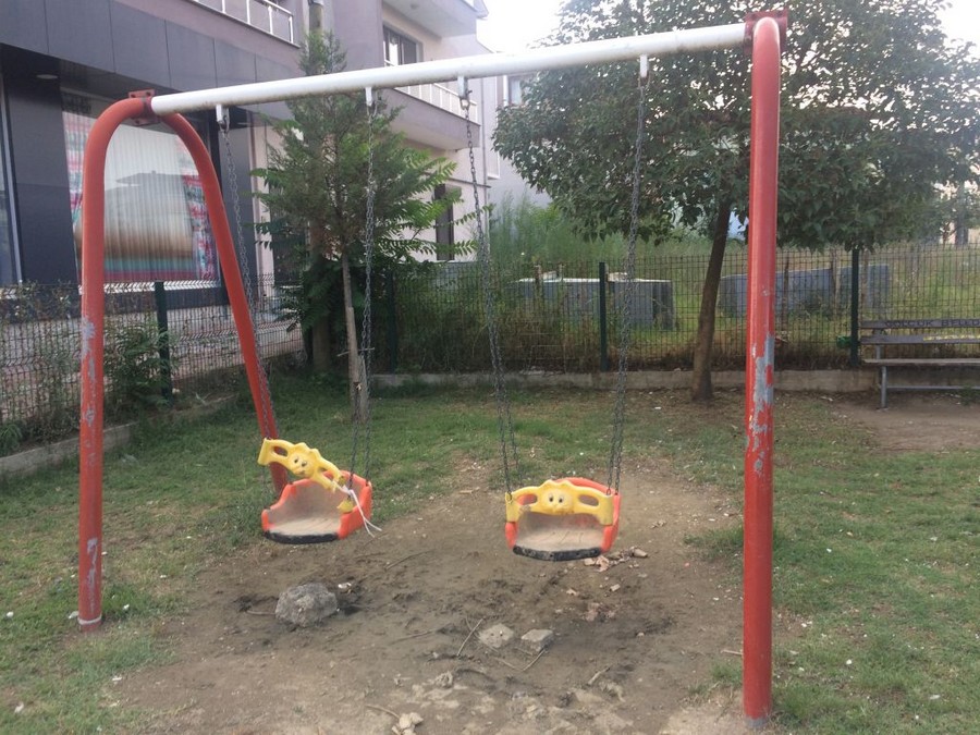 Bu çocuk parkına ne zaman bakım yapılacak?