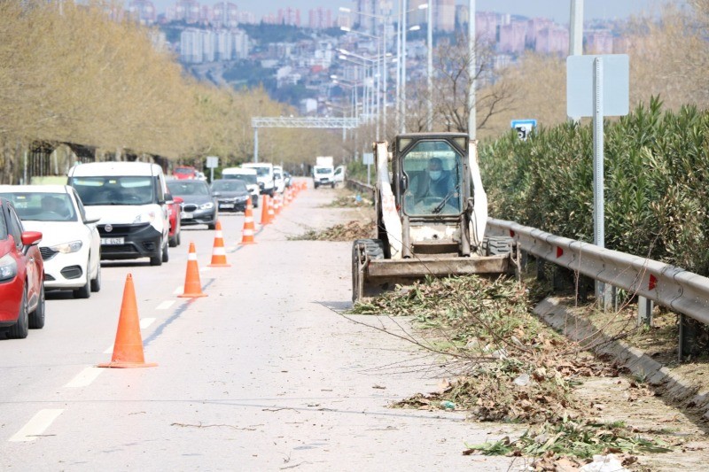 Ömer Türkçakal Bulvarı ekipler tarafından tertemiz yapıldı