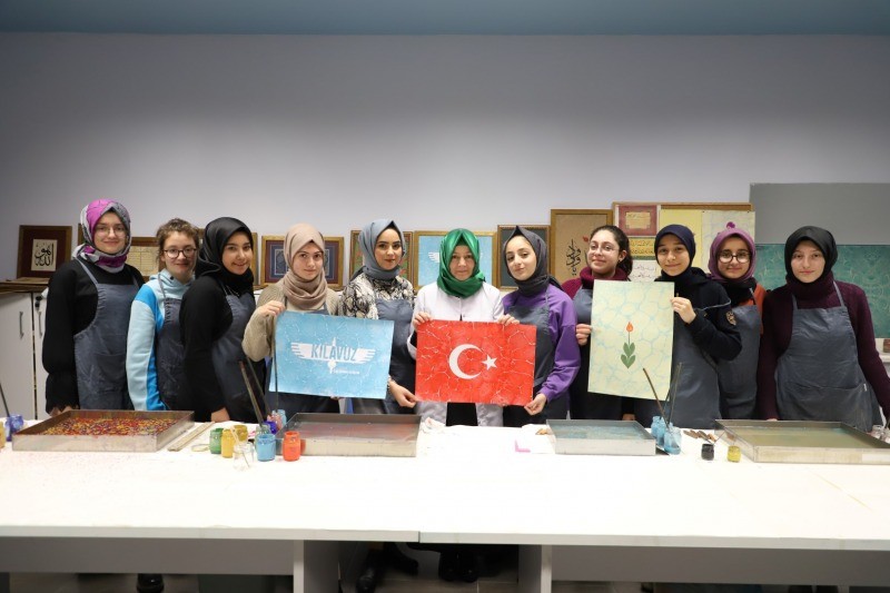 Hayaller ebruya işleniyor