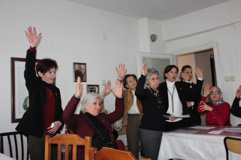 Türkiye Yardım Sevenler Derneği Gölcük Şubesi kongresini tamamladı GÜLER KARATAŞ GÜVEN TAZELEDİ