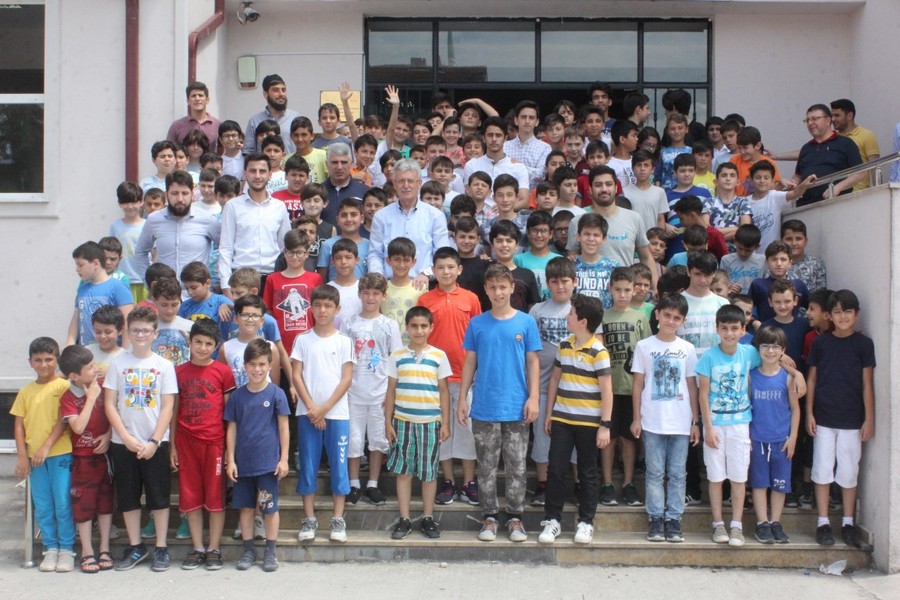 Gölcük Belediye Başkanı Mehmet Ellibeş Tügva Yaz Okulunu Ziyaret Etti