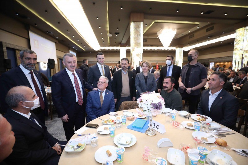 Büyükakın Muhtarları yemek programında ağırladı