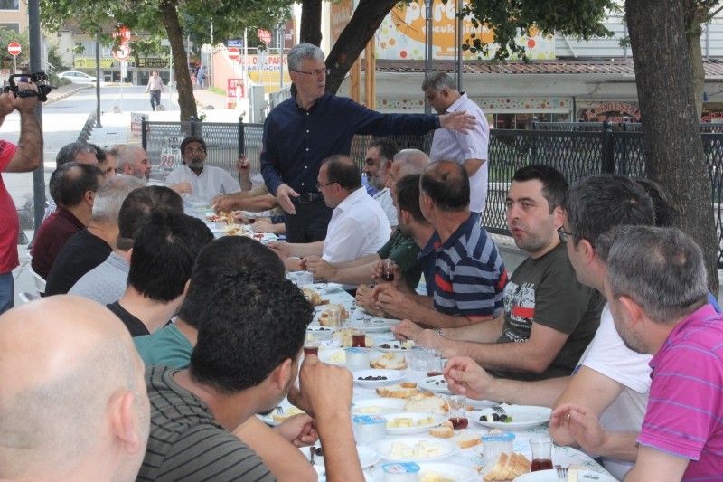 22. Sokak esnafları, İlçe Protokolüne kahvaltı verdi BAŞKAN ELLİBEŞ’E İLGİ YOĞUN OLDU