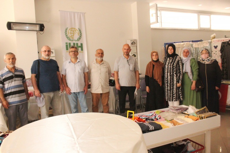 İHH Gölcük Temsilciliği Gazze için Hayır Kermesi açtı ‘KARDEŞLERİMİZİN YANINDAYIZ’