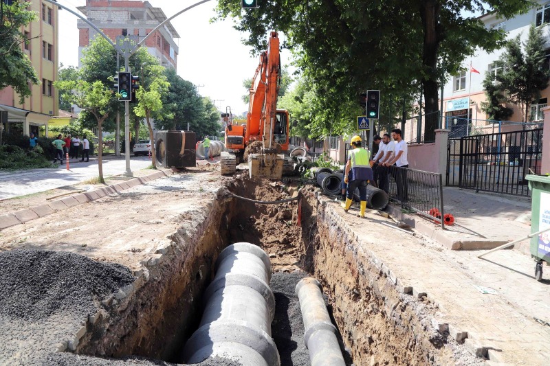 İZMİT KURUÇEŞME FATİH MAHALLESİNDE İKİ CADDEYE SAĞLIKLI ALTYAPI