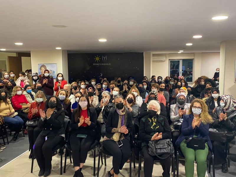 İYİ Partili 200 Kadın Sahaya iniyor
