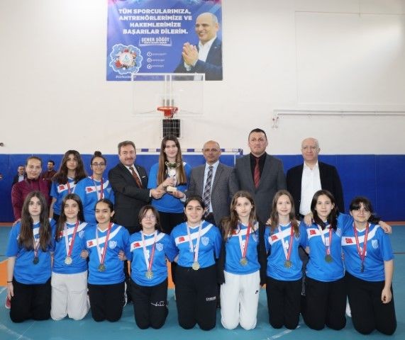 Körfez´de Ortaokullar Arası Voleybol Şampiyonu Petkim oldu