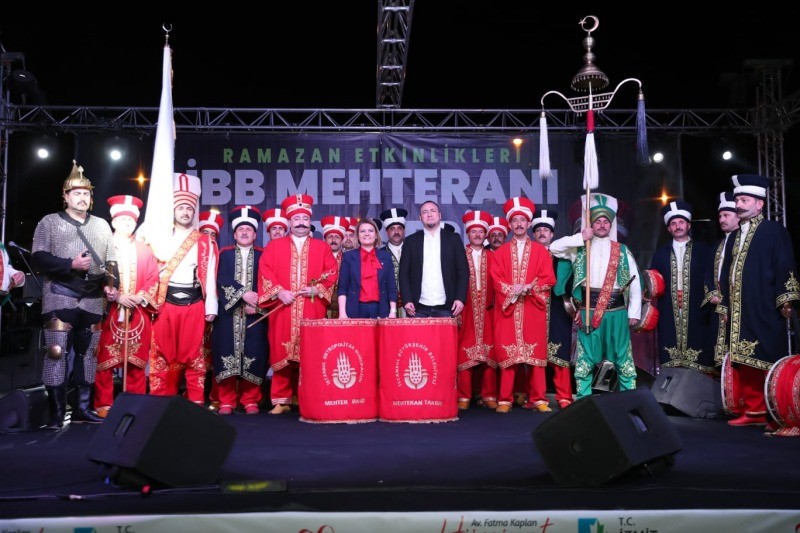 İZMİT’TE İBB MEHTERANI RÜZGÂRI ESTİ