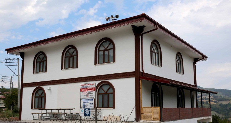 17 Ağustos Depreminde hasar gören Mahmuriye Camii yeniden inşa edildi YENİ CAMİ MAMURİYE’YE ÇOK YAKIŞTI