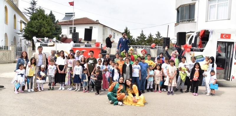KARTEPELİ ÇOCUKLARA BAYRAM NEŞESİ