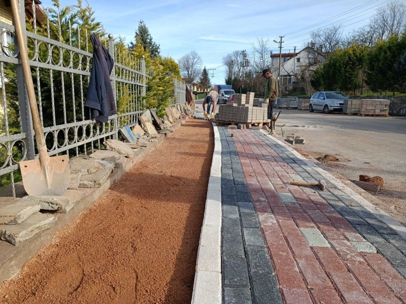 Kartepe Derbent Fatih Caddesinde kaldırım yapımına başlandı