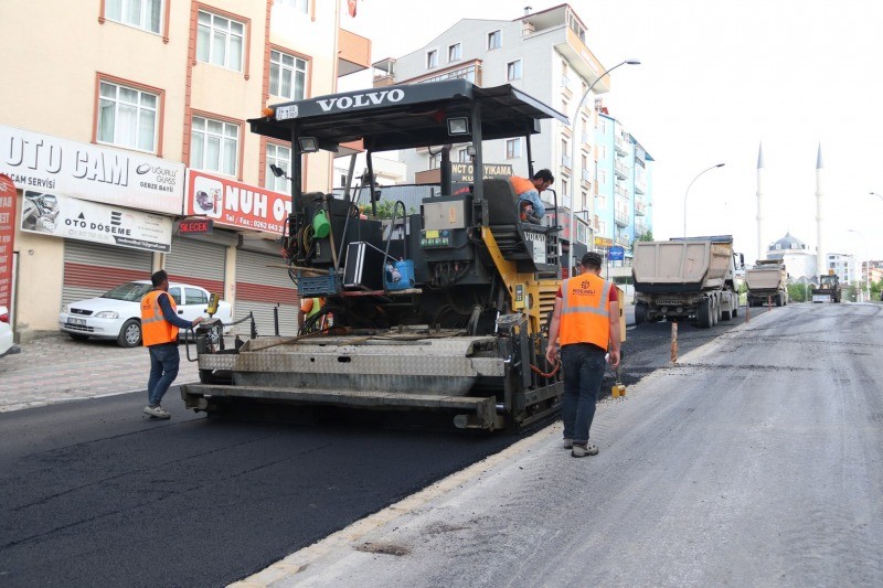 Kocaeli’ye 269 km yol, 574 bin ton asfalt