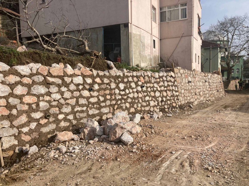 İzmit’in kırsal mahallelerinde yol konforu arttırılıyor