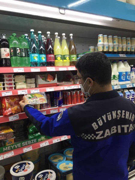 Büyükşehir’in market denetimleri Kartepe ve Derince’dedevam etti