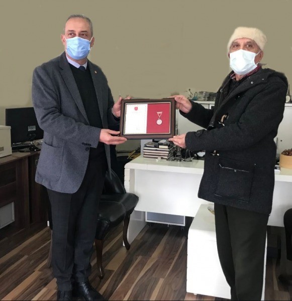 Almanya’da yaşayan büyük bağışçı Mustafa Uğurlu’ya, TSK’DAN ALTIN MADALYA