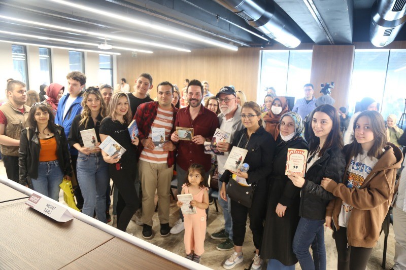 Oyuncu ve Yazar Murat Tavlı, ‘’Kitap yazmak uzaktaki insanlarla aile olmaktır’’