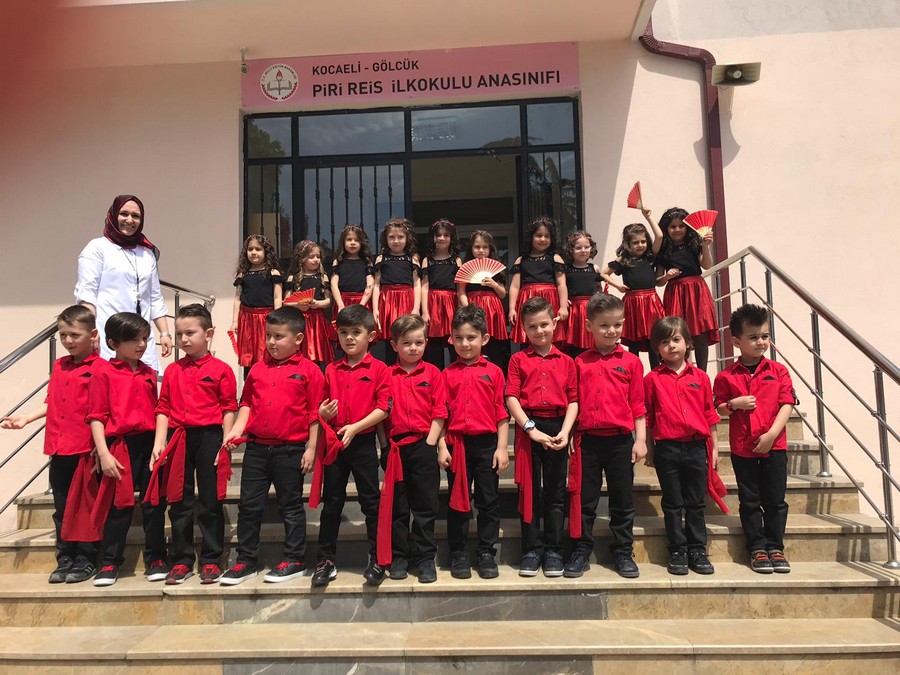 Piri Reis İlkokulu’nun Minik Kalpler C Sınıfı harika gösteriye imza attı  23 NİSAN ÇOCUK BAYRAMI KUTLU OLSUN
