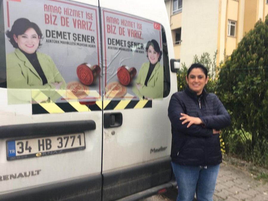 Atatürk Mahallesi Muhtar Adayı Demet Şener,  AMAÇ HİZMET İSE BİZ DE VARIZ