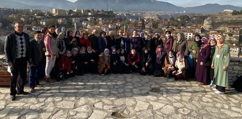Gölcük’te ikamet eden İşitme engelliler Safranbolu gezisi düzenledi