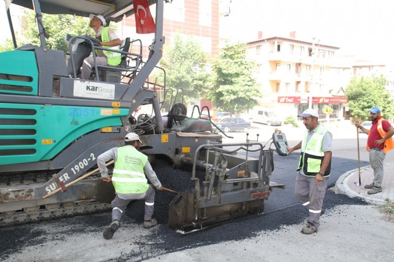 Şehit Oktay Kaya Caddesi’ne son kat asfalt seriliyor
