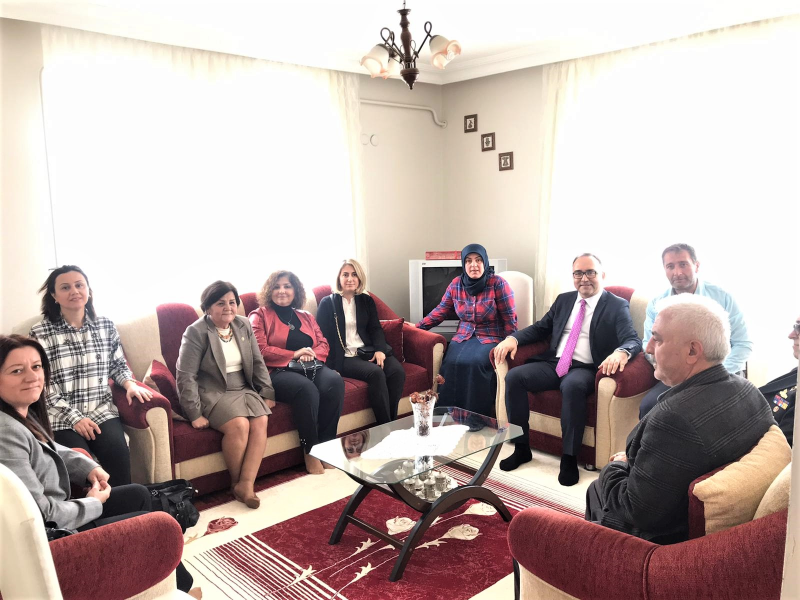 Kaymakam Karabulut ve Tuğamiral Tezcan, Şehit Annelerini ziyaret etti