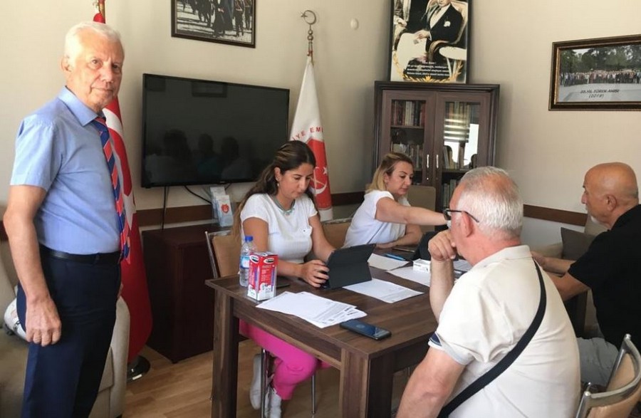 TEMAD Gölcük Şubesi üyelerin bankada sıra beklememesi için ŞUBEYİ DERNEĞE GETİRDİ
