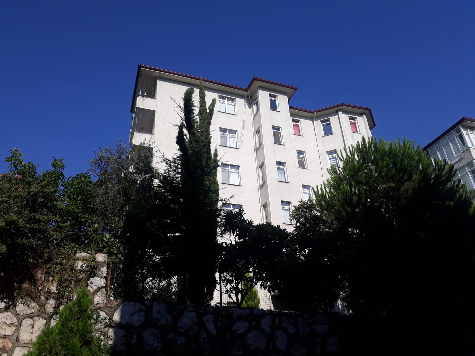 Eski Kocasıyla maddi sıkıntıya girdi  5. KATTAN ATLAYARAK İNTİHAR ETTİ