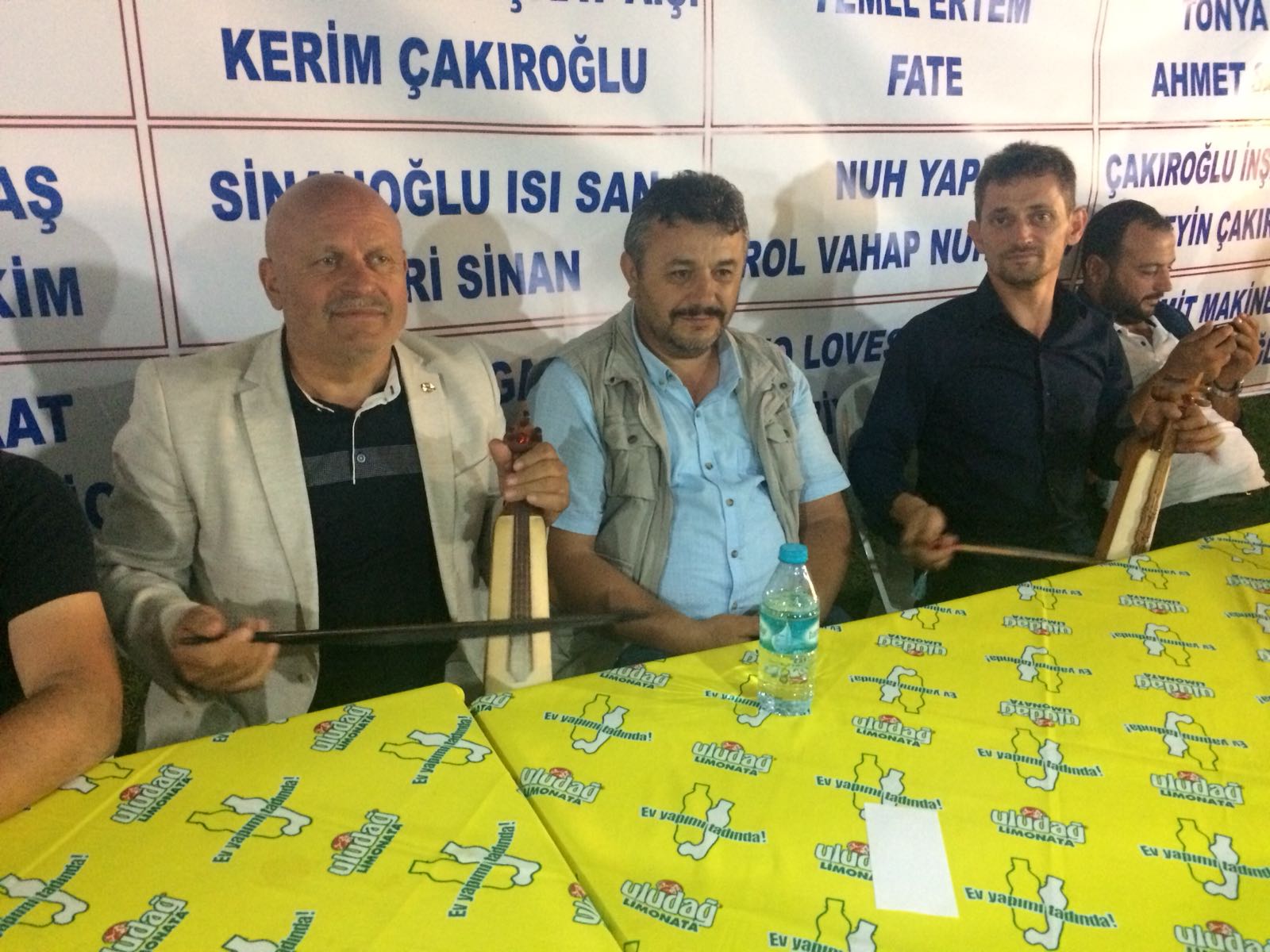 Trabzonlular Dernek Başkanı Hüseyin Çakıroğlu’ndan misafirlerine kemençe şov
