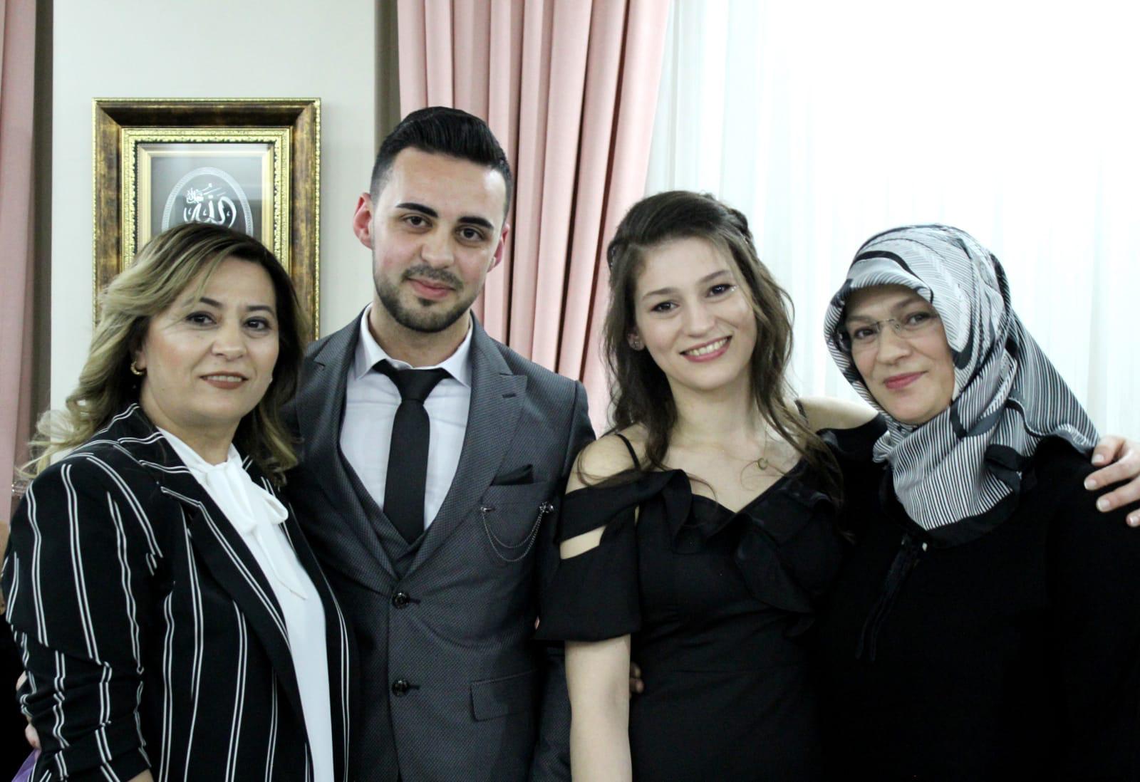 Saraloğlu ve Adanur ailesinin mutlu günü  TARKAN VE TUĞBA SÖZ YÜZÜKLERİNİ TAKTI