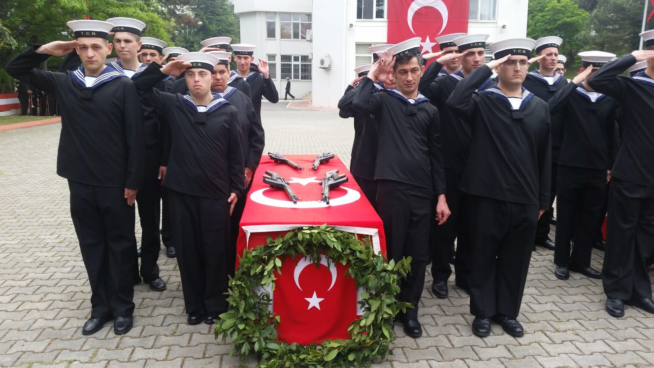 17 Engelli üniforma giydi  ÇOK DA YAKIŞTI