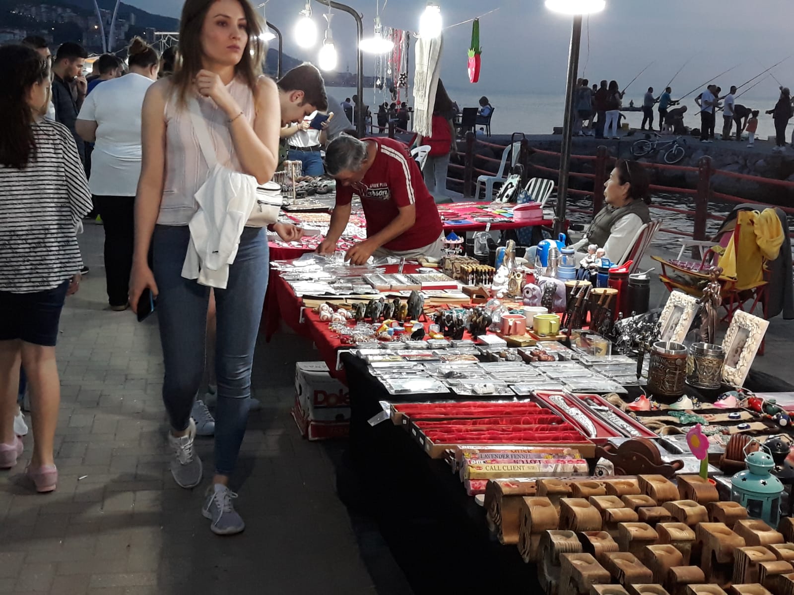 Yaz Aylarında Değirmendere takı stantları büyük beğeni alıyor