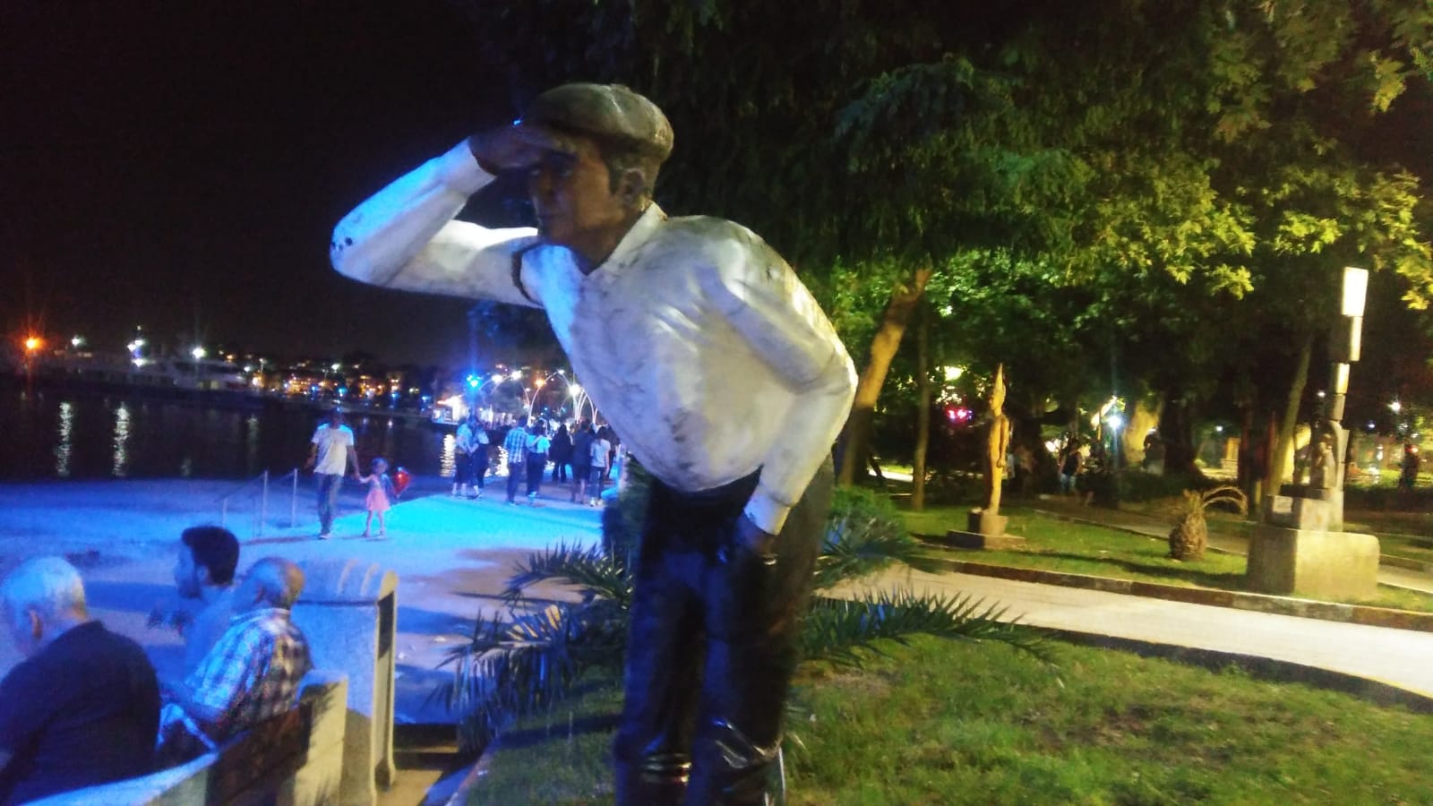 Değirmendere Sahili’ndeki heykelin kolunu yeniden taktılar