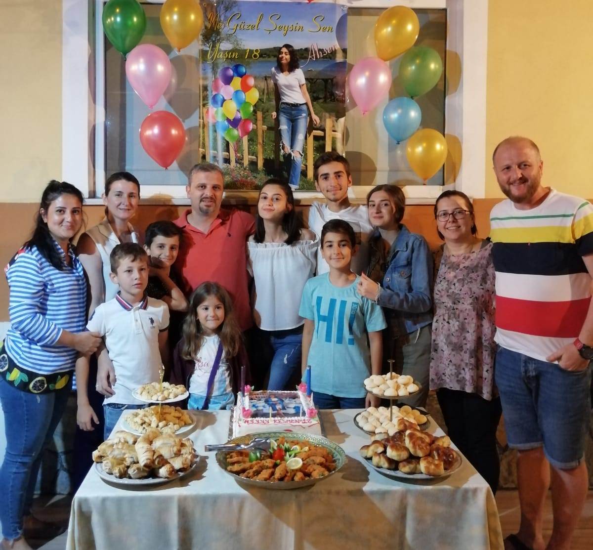 Ahsen Rumelioğlu 18. Yaş günü ailesi ve sevenleri ile birlikte kutladı
