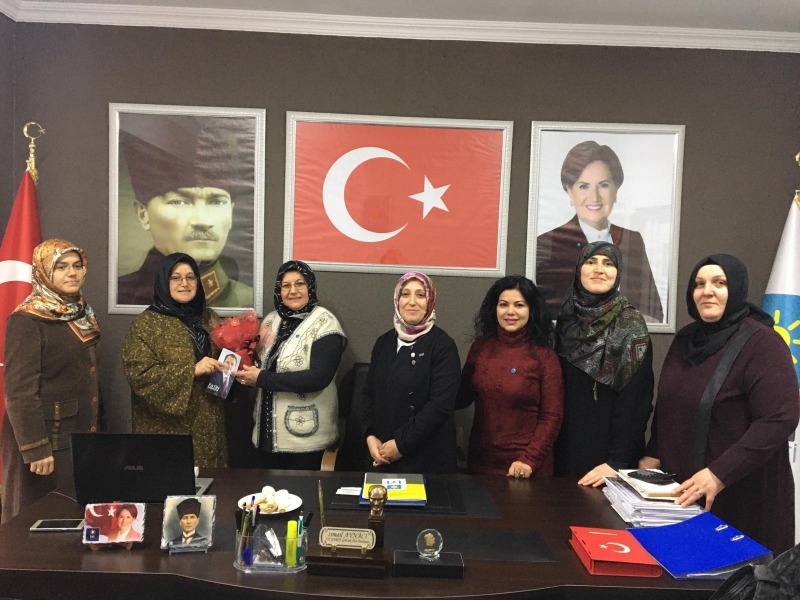Yeniden Refah Parti’li Kadınlardan İYİ Parti’li Kadınlara ziyaret