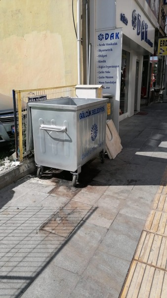 Vatandaşlar Belediye’den talep etti ÇÖP KONTEYNIRI HEMEN YENİLENDİ