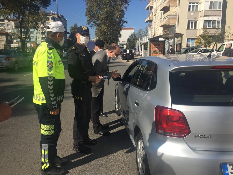 Kaymakam Karabulut trafik uygulamasına katıldı SÜRÜCÜLERİ UYARDI