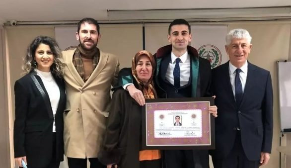 Gönenç, ailesinin gurur dolu günü CEM GÖNENÇ AVUKATLIK RUHSATINI ALDI