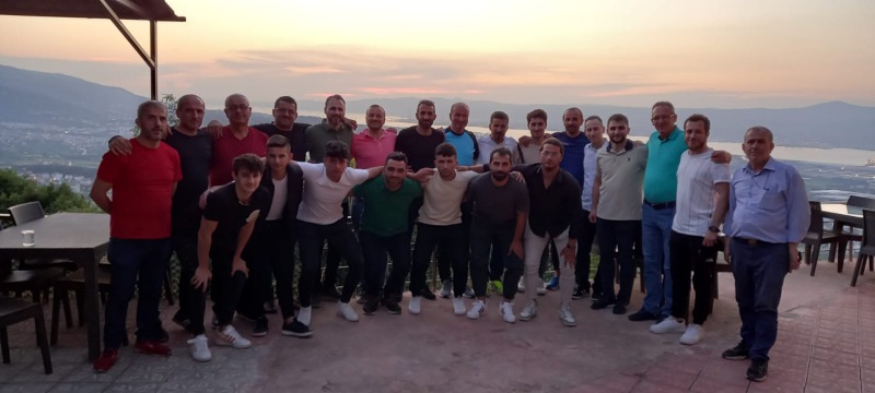 Hasaneynspor takımı Gölcük Köyler Arası Futbol Turnuvası öncesi MORAL YEMEĞİNDE BİR ARAYA GELDİ