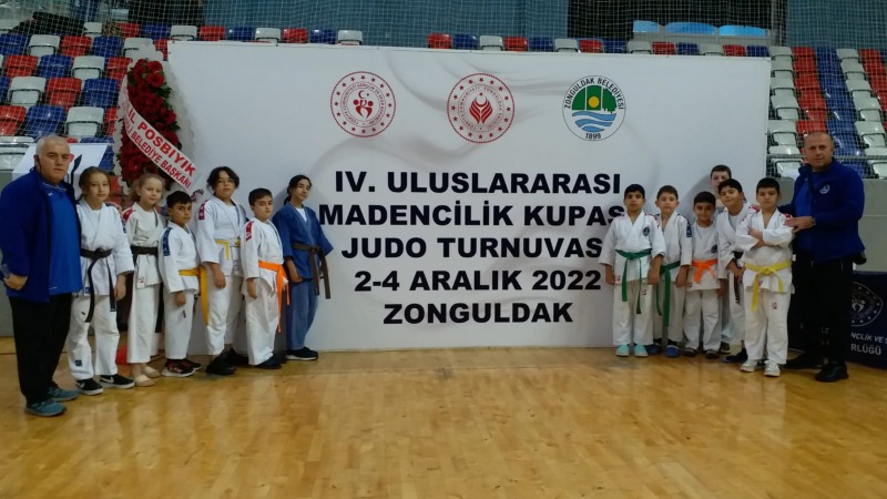 Gölcüklü Judocular Zonguldak’tan önemli dereceler ile döndü DORUKHAN KÜÇÜKKÖSE ALTIN MADALYA KAZANDI