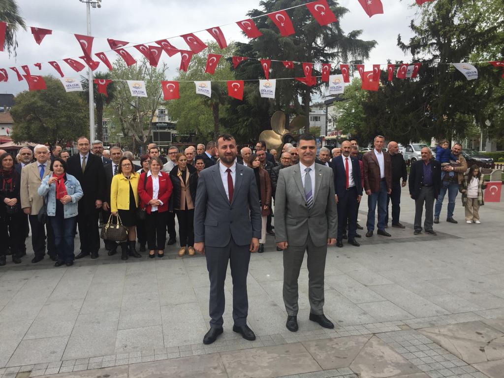 Millet İttifakı 23 Nisan’da Atatürk Anıtına çelenk sundu ‘ÇOCUKLAR ÜLKEMİZİN GELECEĞİ SİZLERSİNİZ’