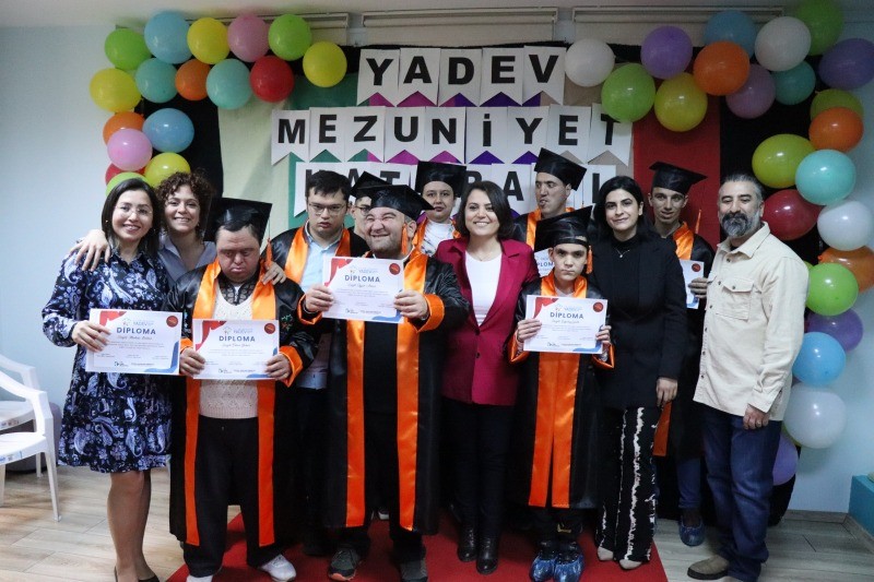 İzmit Belediyesi Yaşama Destek Evi’nde MEZUNİYET SEVİNCİ YAŞANDI