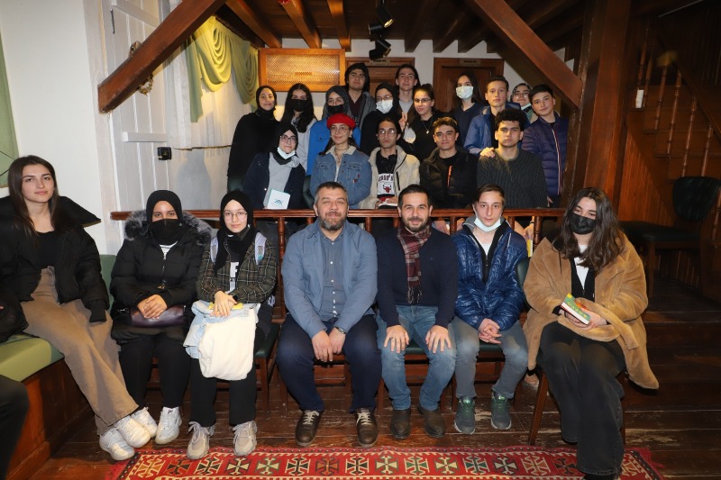 Yazar Kılıçarslan genç meslektaşlarıyla buluştu