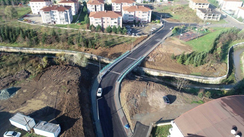 Gölcük Necati Çelik Devlet Hastanesi’nin YENİ YOLU TAMAMLANIYOR