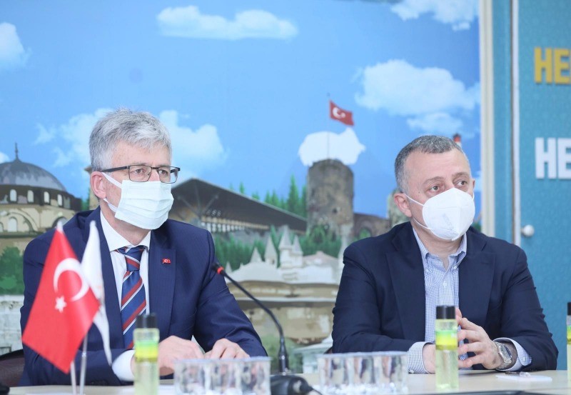 Ellibeş ve Büyükakın, Demokrasi Adası’na gidiyor