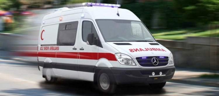 Küçük çocuk babasının silahıyla arkadaşını vurdu