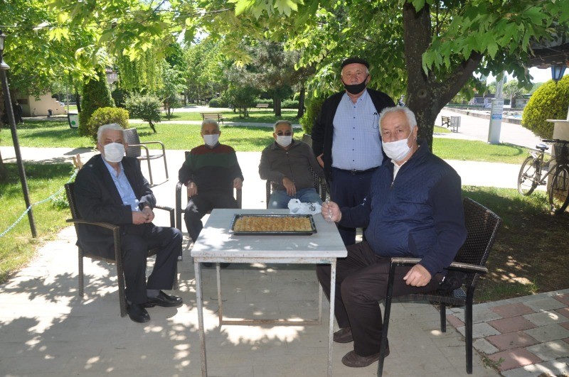 Gölcük’ün en renkli simaları baklava partisinde buluştu