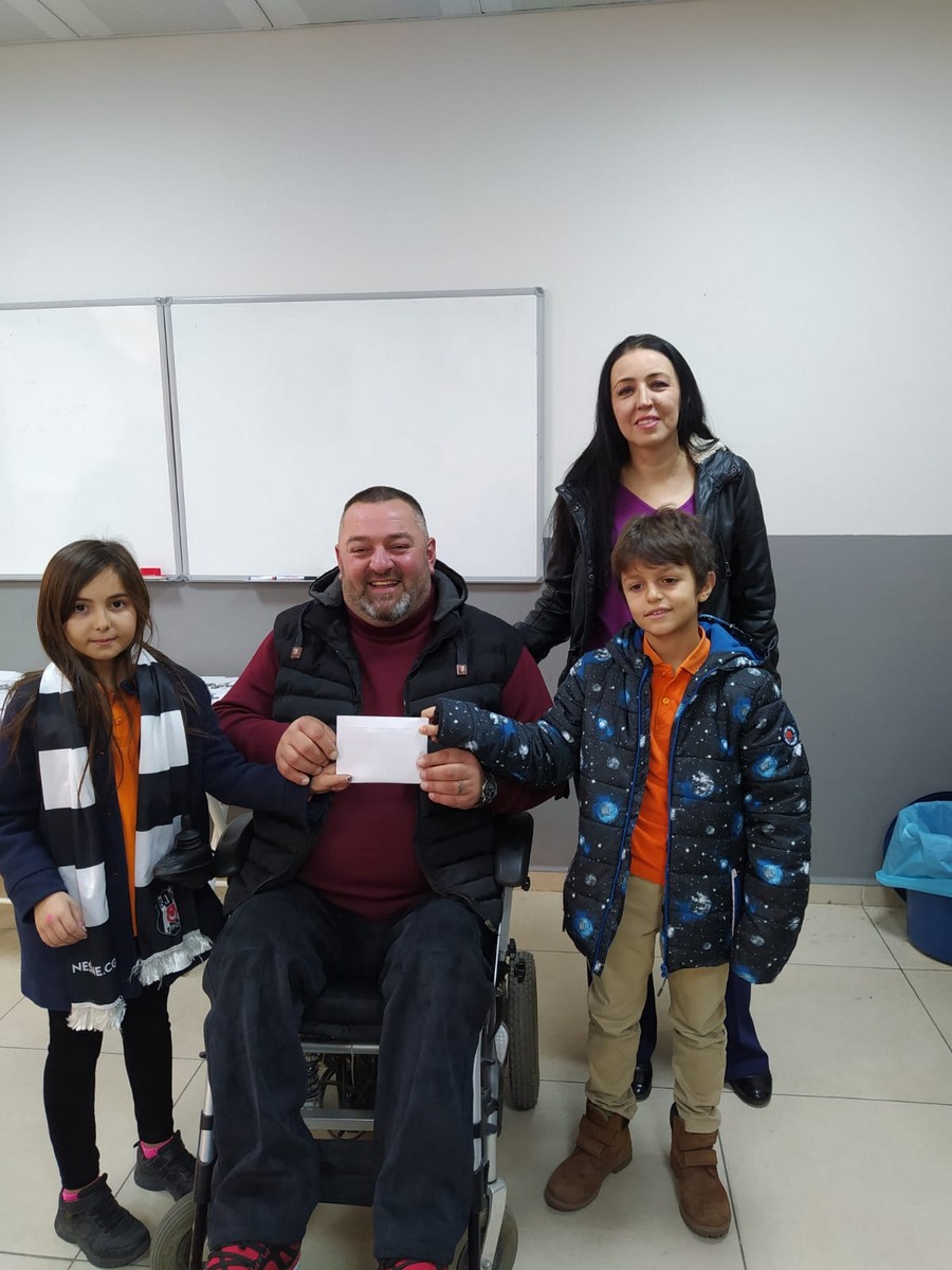 Turgut Özal İlkokulu 3/E sınıfı öğrencilerinden örnek davranış KENDİLERİ KÜÇÜK, YÜREKLERİ KOCAMAN