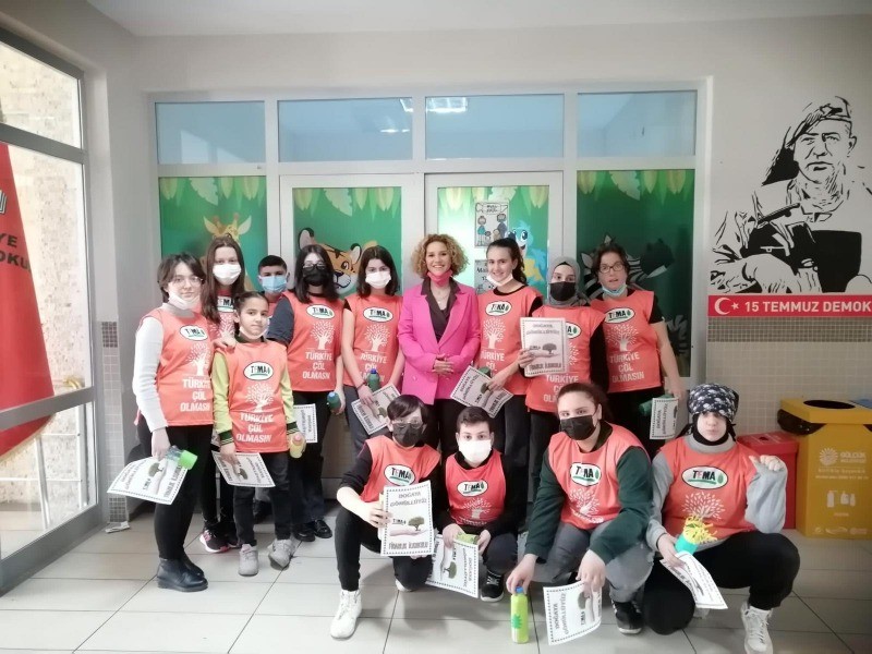 Gölcük Fidanlık İlkokulu ismine layık bir projeye imza attı HEP BİRLİKTE TEMA GÖNÜLLÜSÜ OLDULAR
